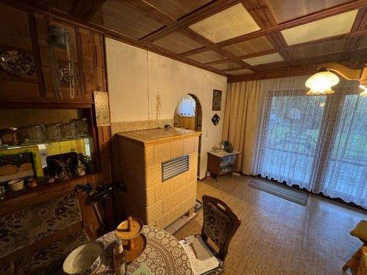 Wohnzimmer mit Kachelofen