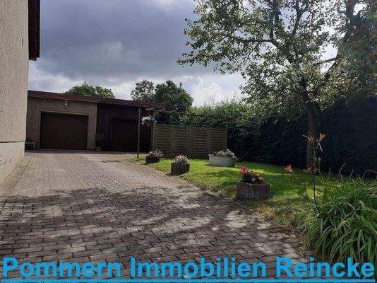 Die Zufahrt und Garage!.jpg