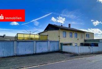 Blick zu den Gragen und Wohnhaus