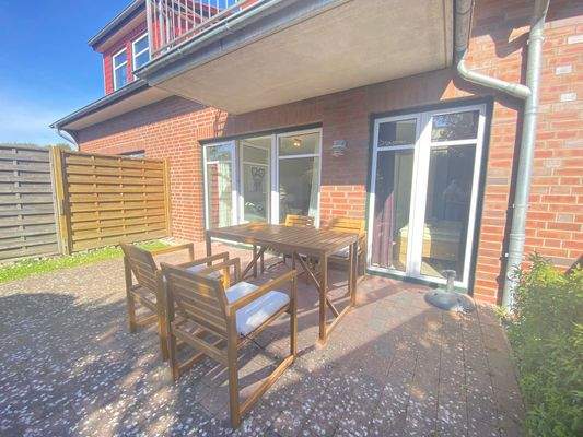 sonnige West-Terrasse