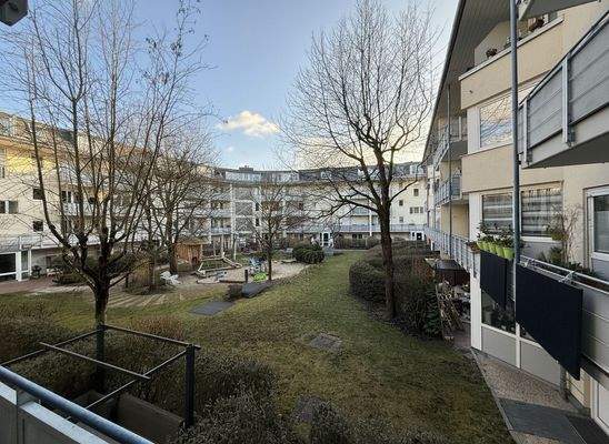 Blick vom Balkon in den Innenhof