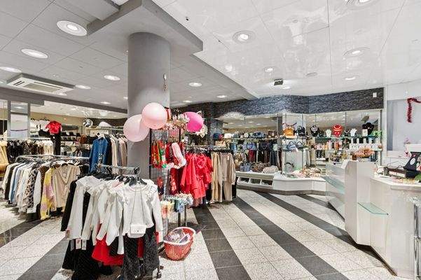 Gewerbeeinheit EG links