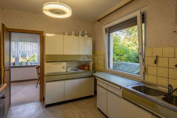 Küche mit neuem Fenster.