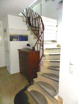 Mit offener Treppe nach oben