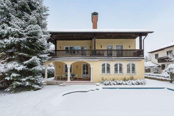 Die Villa mit idyllischem Garten und Pool