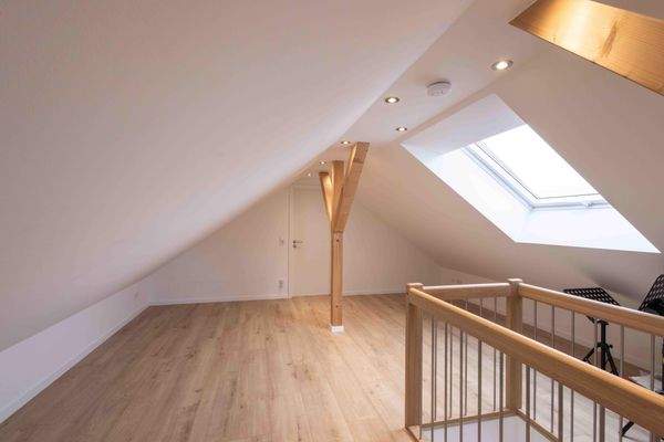 Ausgebaute Spitzbühne