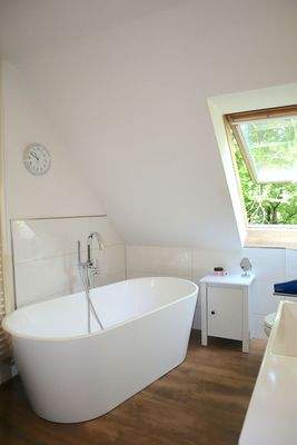 Bad mit Wanne und ...