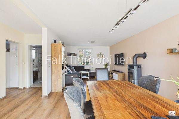 Wohn-/Esszimmer mit Schwedenofen