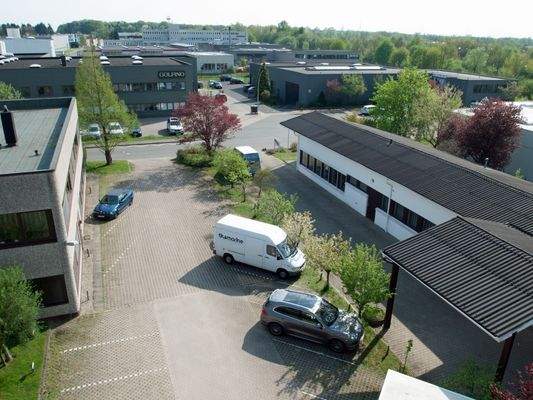 Parkplätze hinter dem Haus