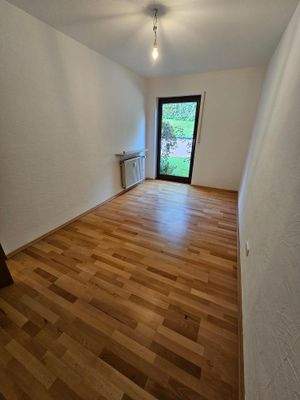 Kinderzimmer mit Zugang Garten.jpg