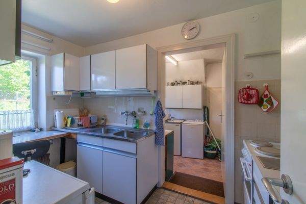 Küche mit Nebenraum