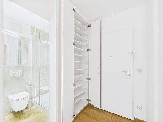 Eingangsbereich und Gäste Bad