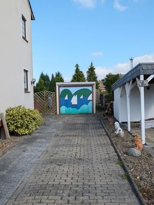 Zuwegung und Garage