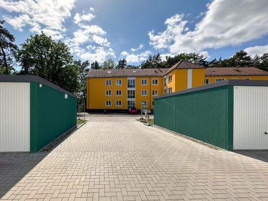 Einfahrt Garagen