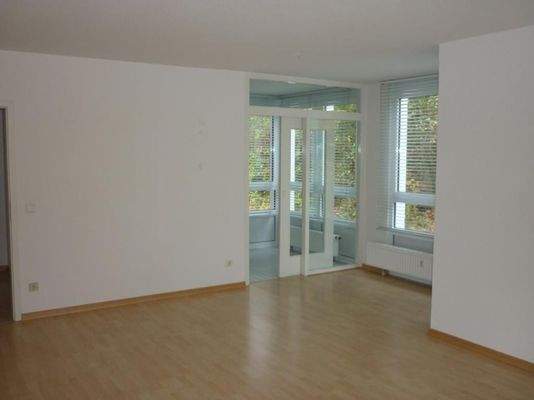 WZ mit Durchgang zur Küche