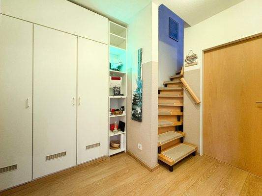 Flur mit Einbauschränken 