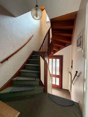 Holztreppe in alle Etagen