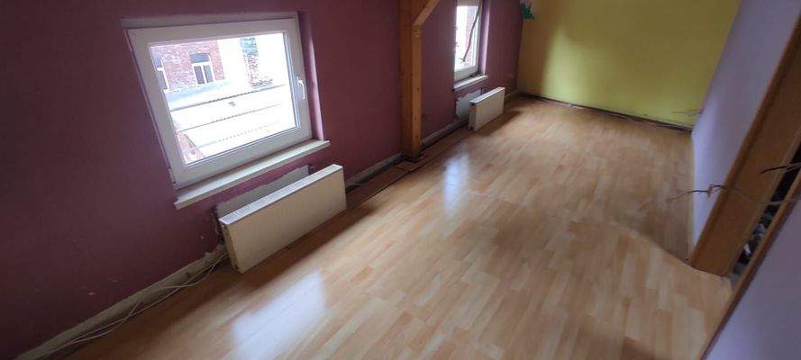 teilausgebaute Wohnung im Anbau