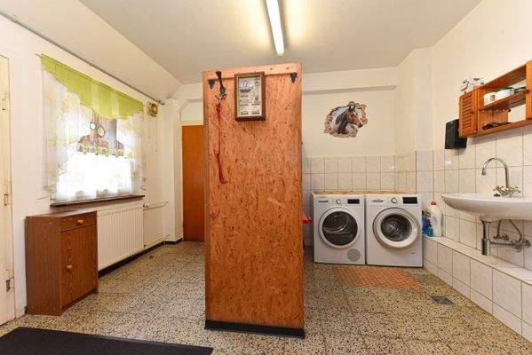 HWR mit Bodenablauf & Anschluss für WM und Trockner 