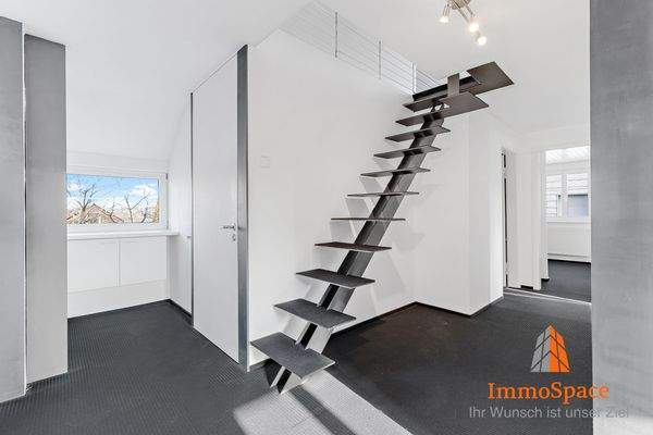 Treppenaufgang ins Dachgeschoss