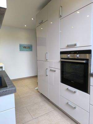 Küche m. Hochschränken