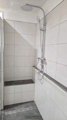 bodengleiche XXL-Dusche im Bad en Suite