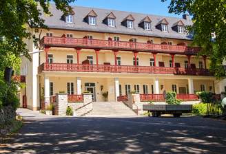 Herrensitz Frontansicht
