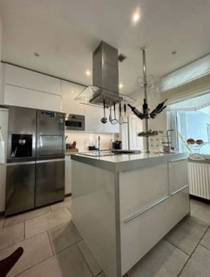 Küche mit Kochinsel (2).jpg