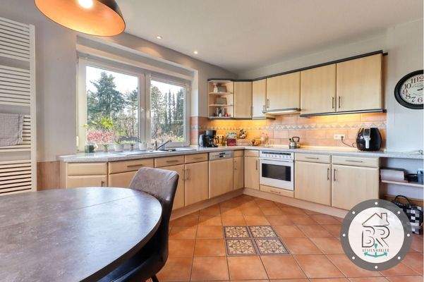 Gemütliche Wohnküche mit Essplatz