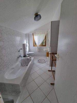 Badezimmer im Dachspitz