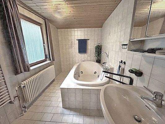 Tageslichtbad mit Whirlpool