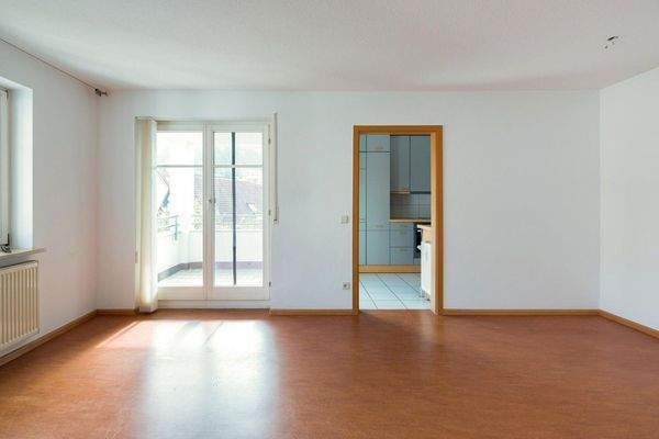 Wohnzimmer mit Blick zur Küche