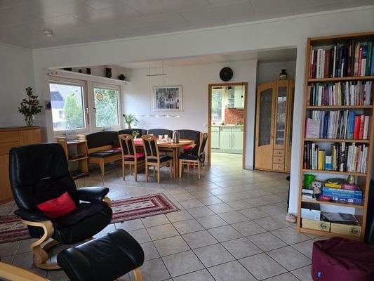 Wohnzimmer Blick Essbereich.jpg