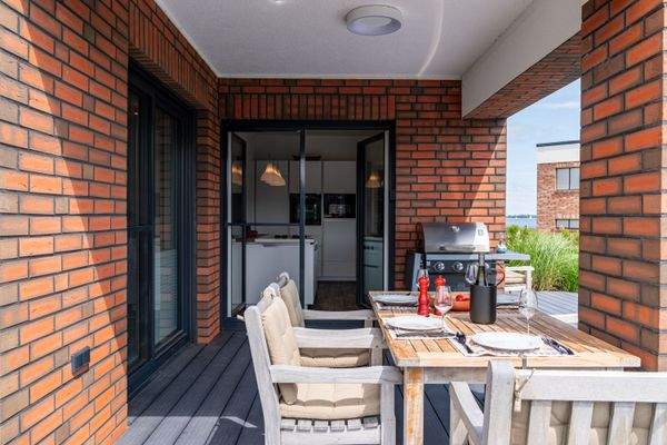 Der gepflegte Essbereich auf der Terrasse 