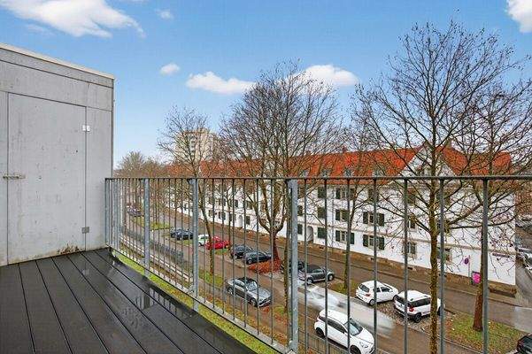 Balkon Sicht zur Straße