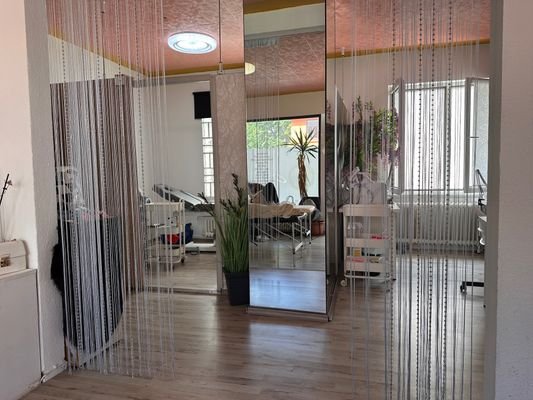 Beautysalon im Erdgeschoss