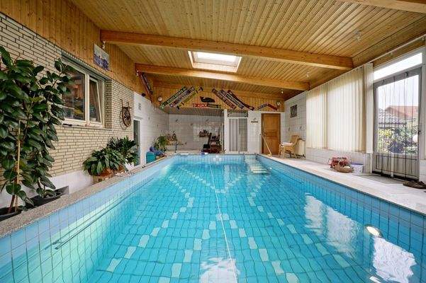 Schwimmhalle Ansicht II