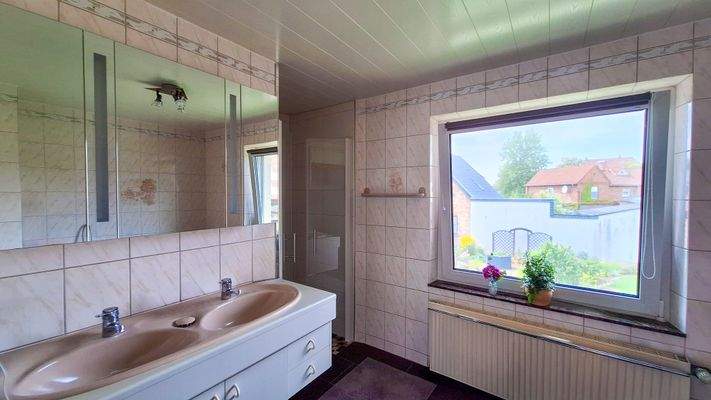 16 OG-Bad 150159.jpg