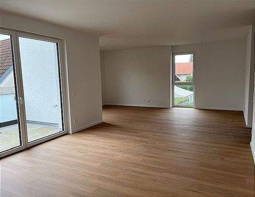 Blick vom Wohnzimmer in den Essbereich