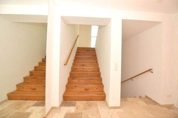 EG Eingangsbereich /Stiegenaufgang ins DG