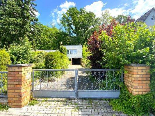 Hofeinfahrt 2 zur Garage