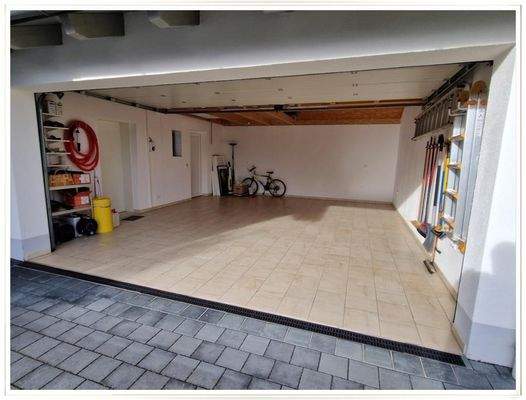 Große Doppelgarage