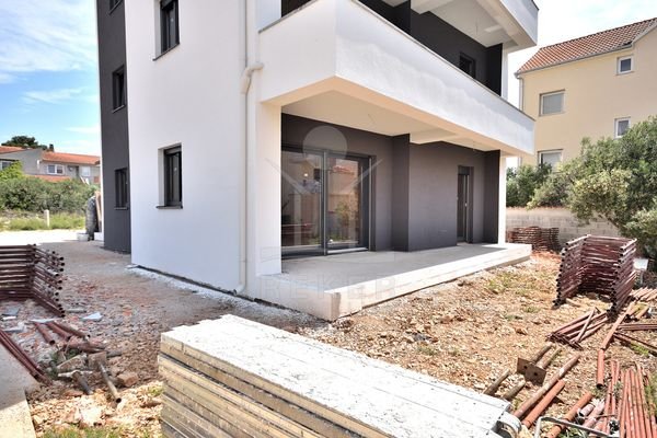 Neubauwohnung in Vodice: Stadtzentrum und Meer in greifbarer Nähe