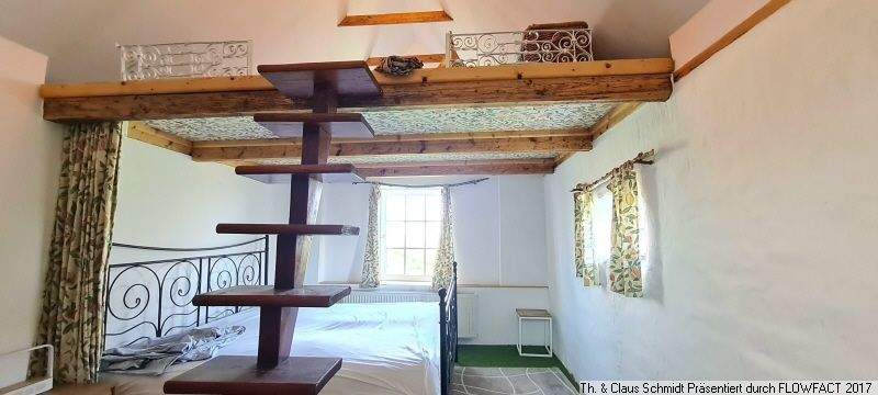 Angrenzendes Schlafzimmer mit Galerie