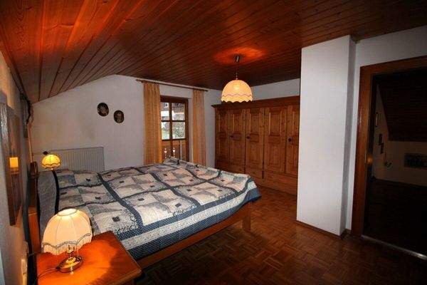 DG Schlafzimmer mit Balkonzugang 