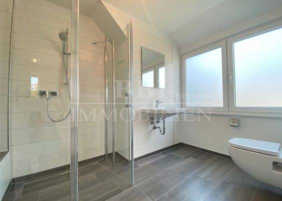 Geschmackvolles Duschbad en Suite 