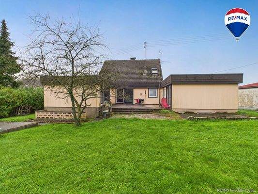 RE/MAX Immobilien DeLux Einfamilienhaus Wallerfangen-Oberlimberg Hinten 1