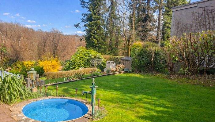 Harmonischer Frühlingsgarten