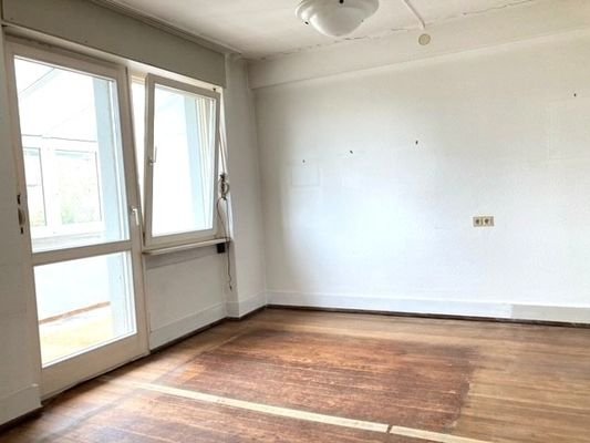 Elternschlafzimmer im OG mit kleinem Balkon