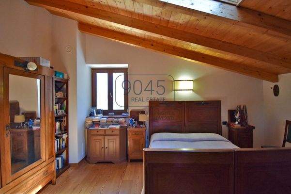 Exklusive Villa mit Panoramablick und großem Grundstück – Ala